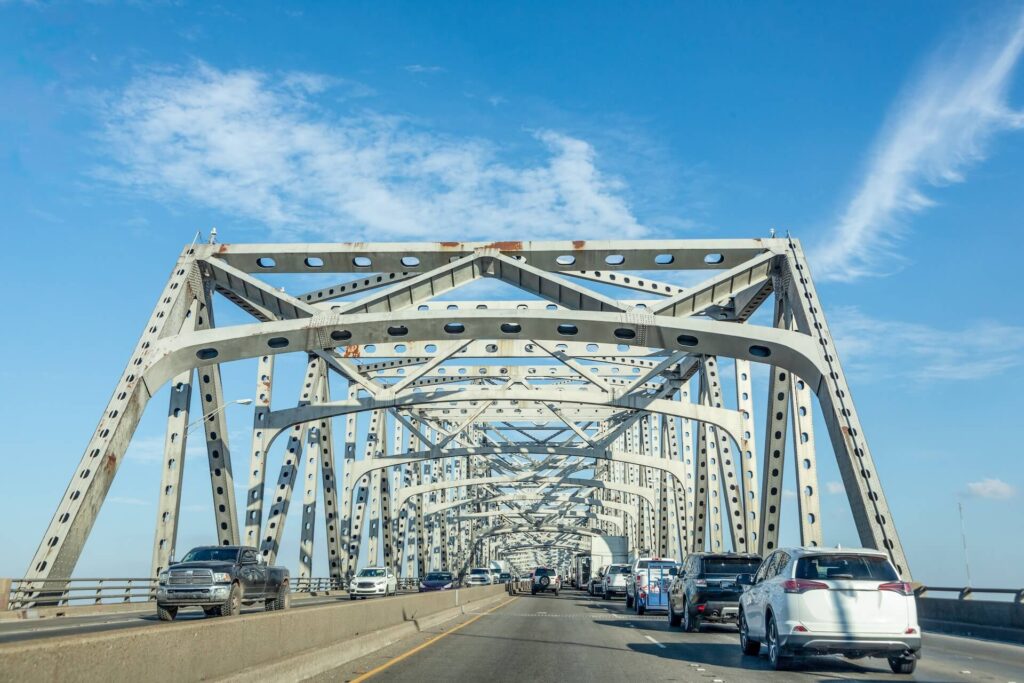 Car Insurance Baton Rouge - An image of cars crossing the Mississippi bridge in Baton Rouge, Louisiana.