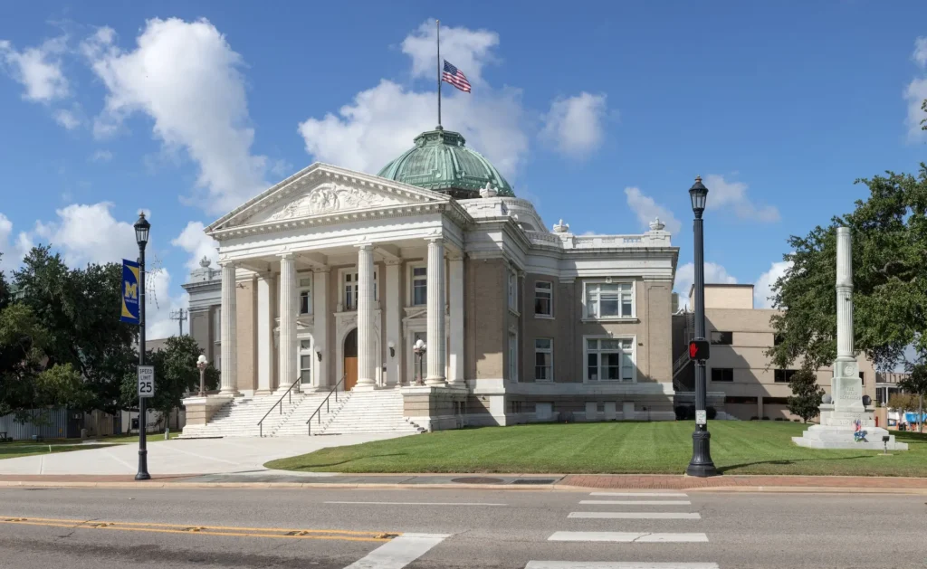 Car Insurance in Lake Charles, LA - An image of the Historic Parish Court house in Lake Charles, LA