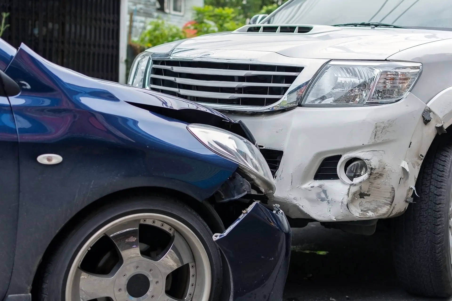 Do I need full coverage insurance to finance a car? - An image of two vehicles post-collision car accident.